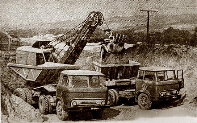 опытный седельный тягач КАЗ-608Д с опытным самосвальным рамным ...