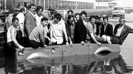 Проверка первого кузова амфибии на герметичность в глубоководной ванне трека ВАЗа (весна 1976 года)